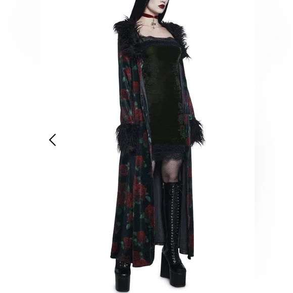 🍀sold🍀NWT - Dolls Kill Widow - Velvet Rose Duster with Faux Fur - Picture 3 of 12